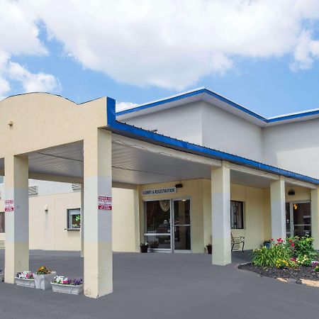 Days Inn By Wyndham Auburn/Finger Lakes Region Экстерьер фото