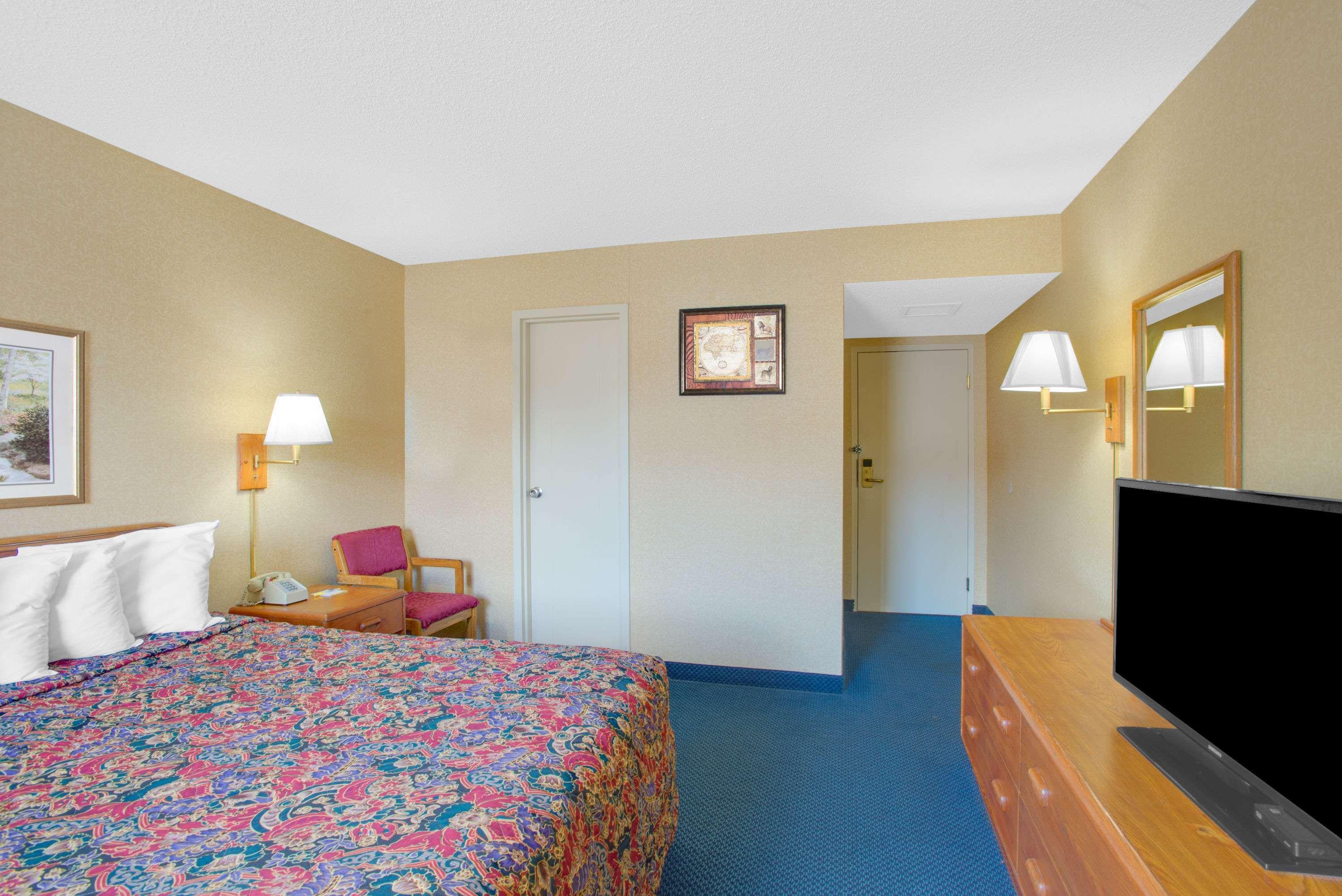 Days Inn By Wyndham Auburn/Finger Lakes Region Экстерьер фото