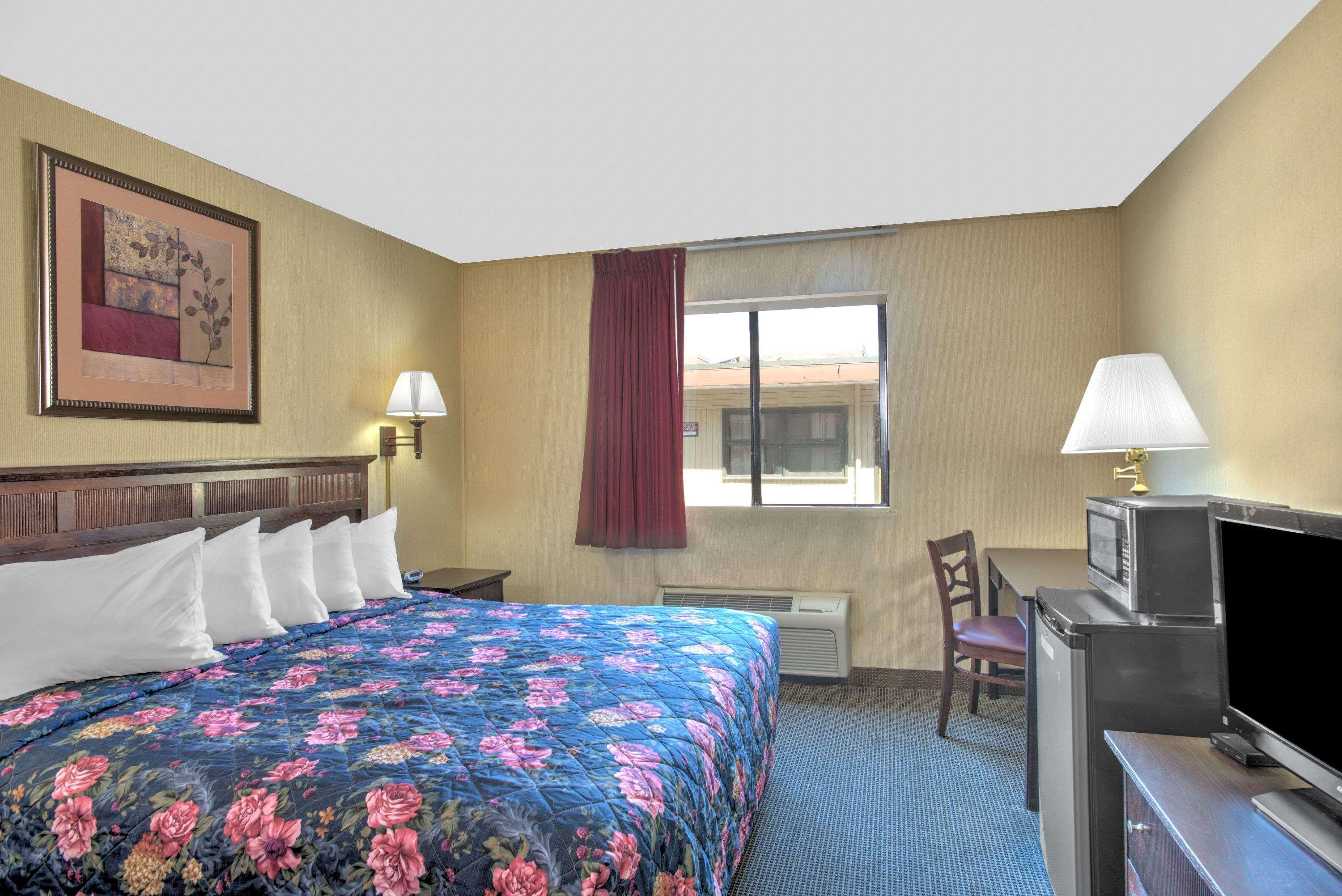 Days Inn By Wyndham Auburn/Finger Lakes Region Экстерьер фото