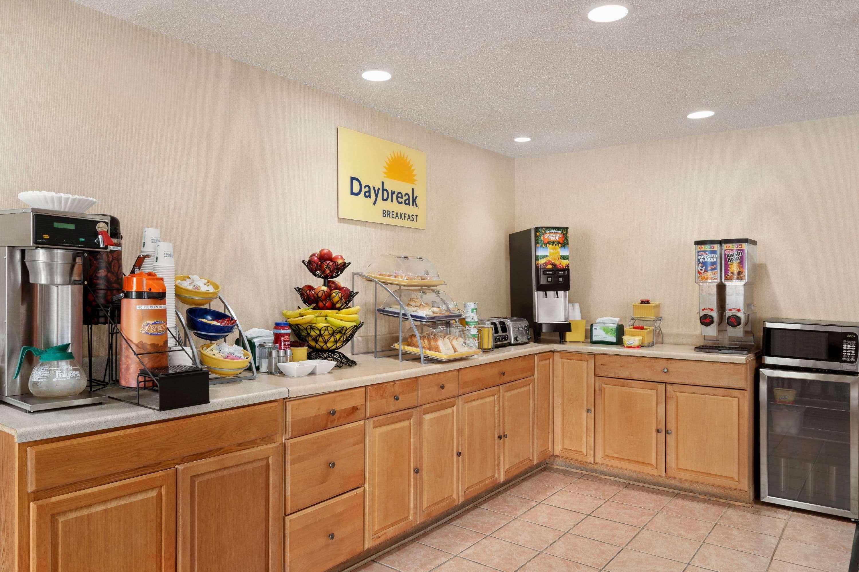 Days Inn By Wyndham Auburn/Finger Lakes Region Экстерьер фото