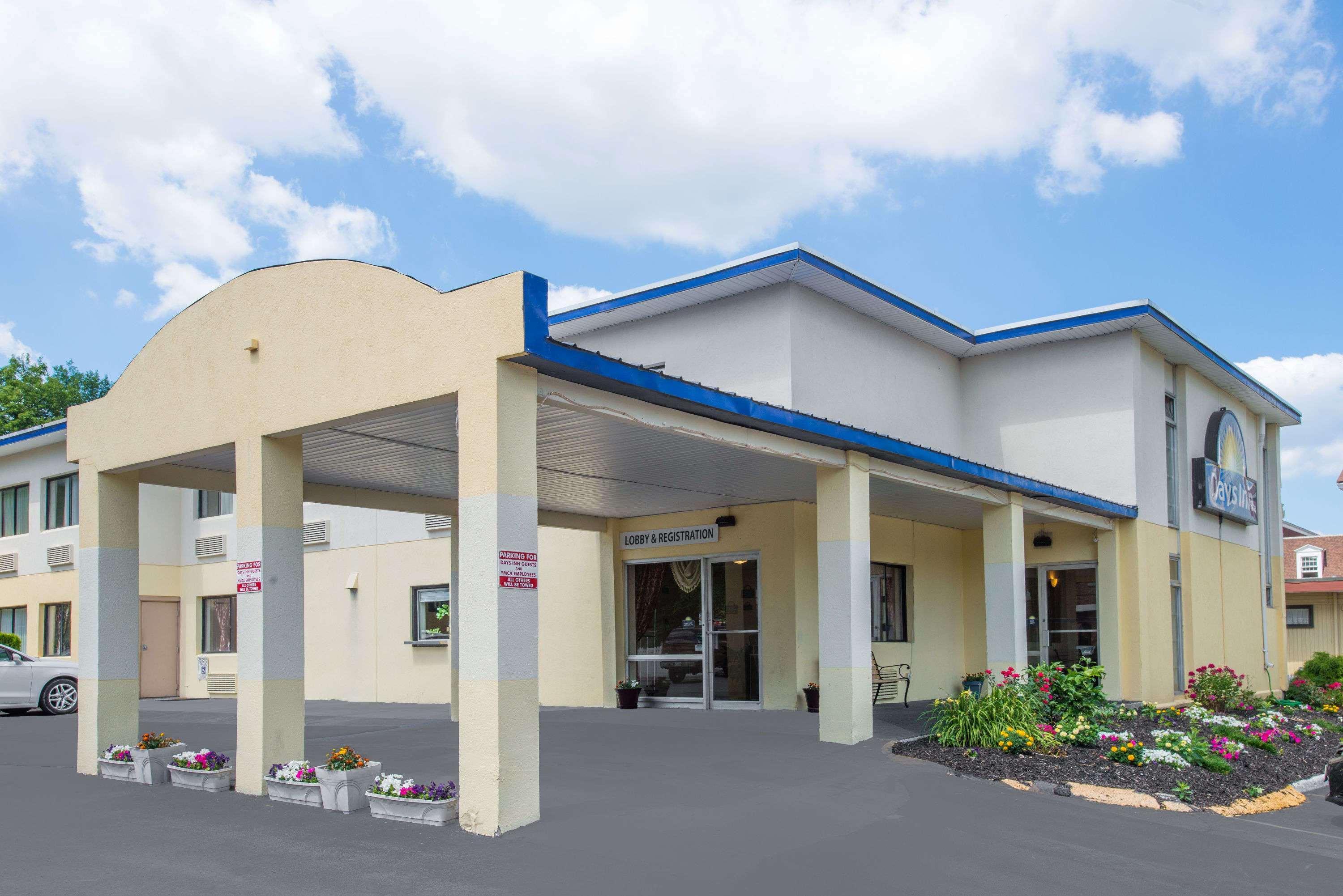 Days Inn By Wyndham Auburn/Finger Lakes Region Экстерьер фото