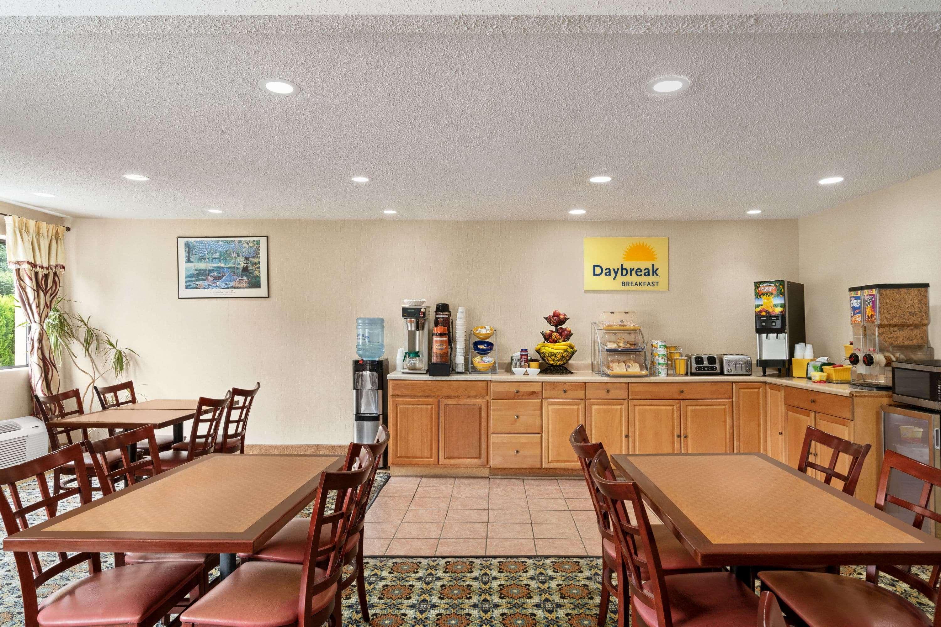 Days Inn By Wyndham Auburn/Finger Lakes Region Экстерьер фото