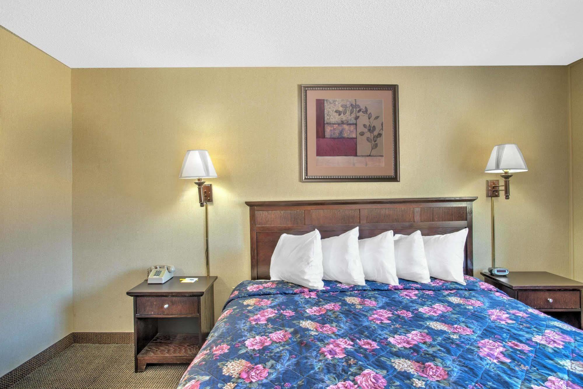 Days Inn By Wyndham Auburn/Finger Lakes Region Экстерьер фото